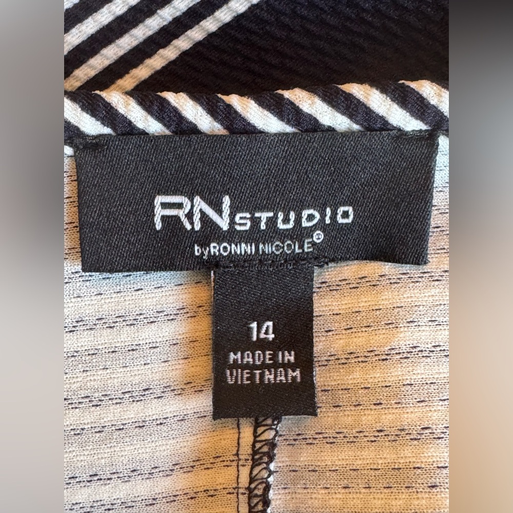 RN studio by Ronni Nicole Navy and White Striped Sleeveless textured Dress NWT - Picture 7 of 9